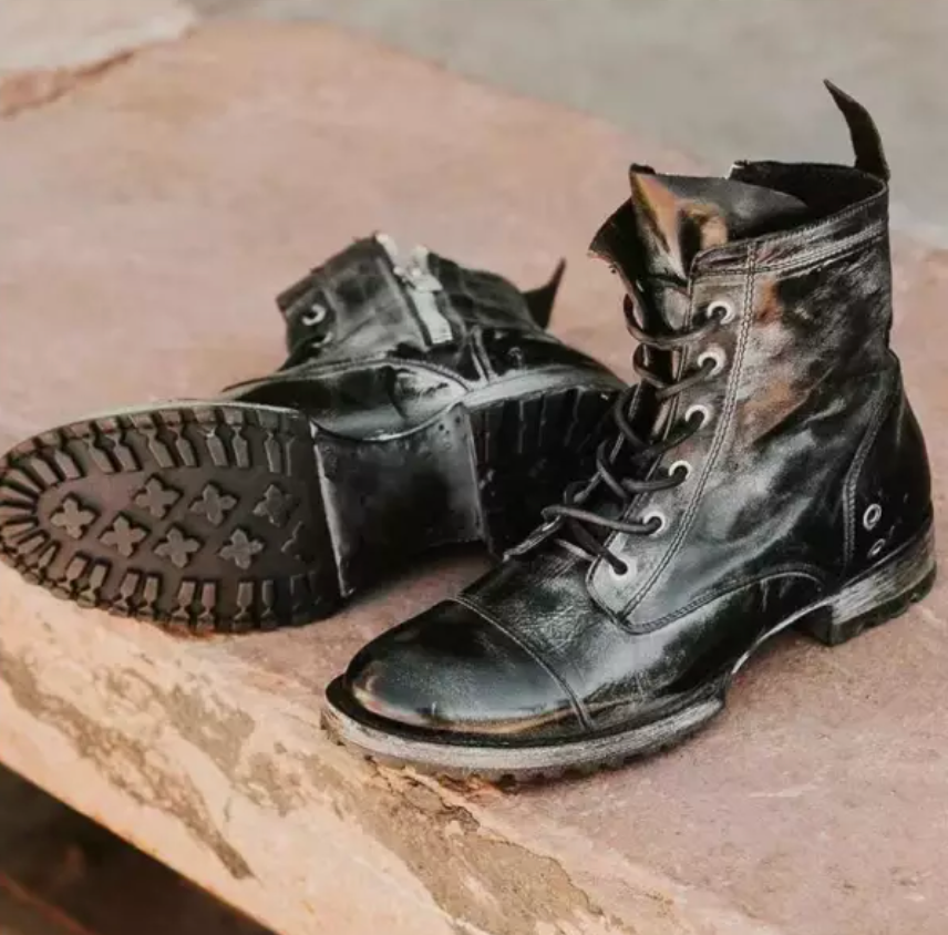 TS | Classic robust vintage leather lace-up boots