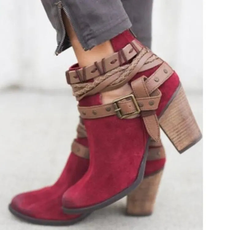 TS | Chic ankle boots with braided strap