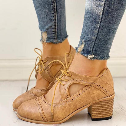 TS | Retro lace-up shoes with cut-out