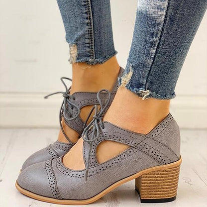 TS | Retro lace-up shoes with cut-out