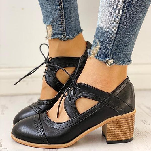 TS | Retro lace-up shoes with cut-out