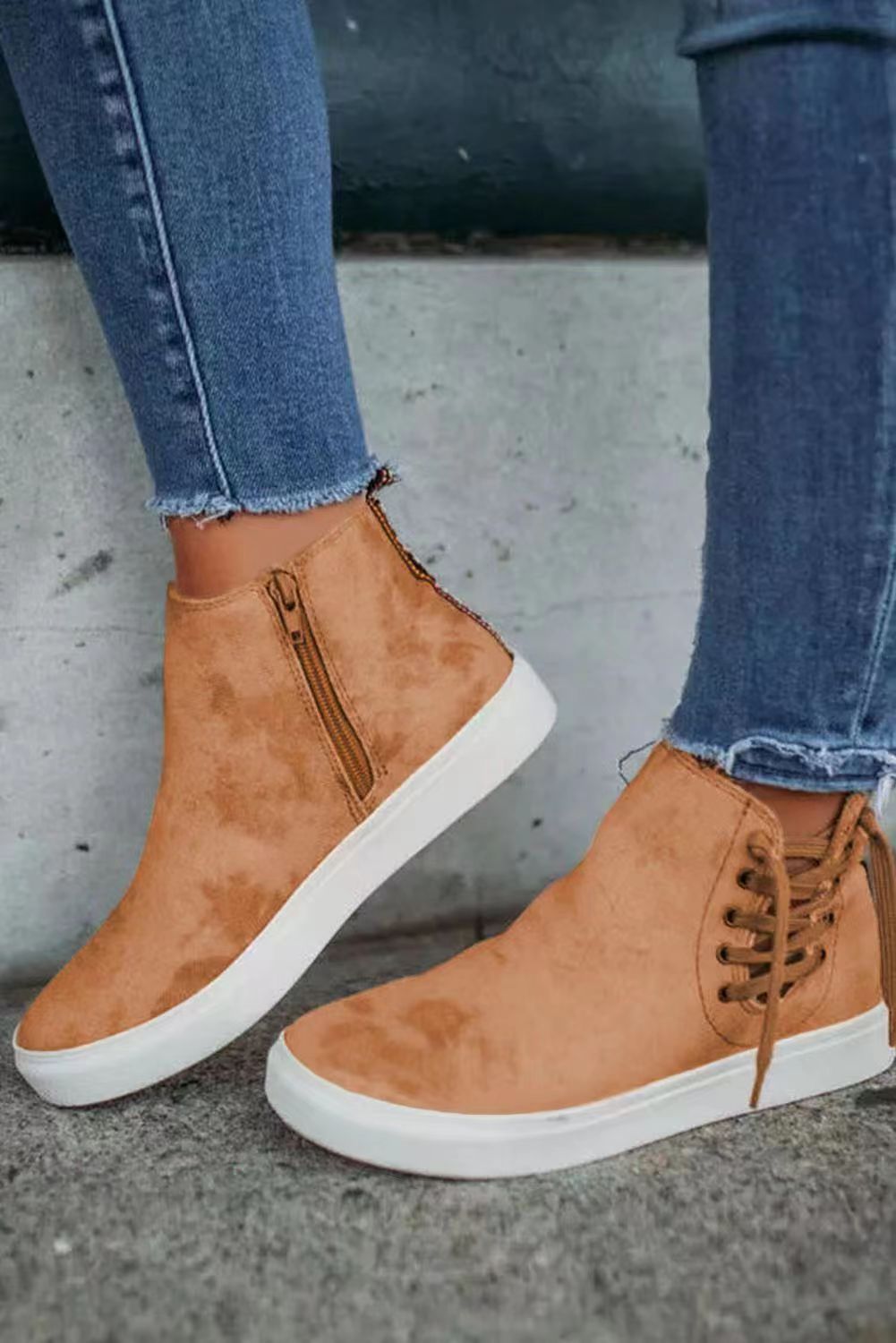 TS | Stylish high-top sneakers