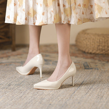 TS | Nude high heels with pointed toes