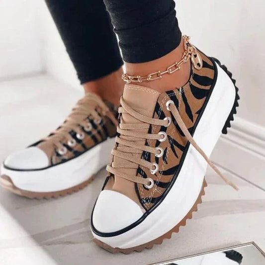 TS | Fashionable sneakers with platform