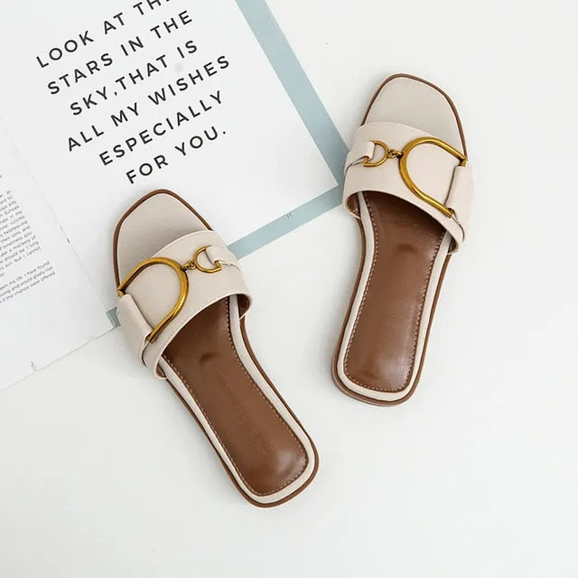 TS | Elegant slip-on sandals with statement buckle