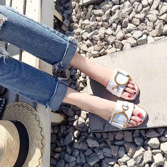 TS | Elegant slip-on sandals with statement buckle